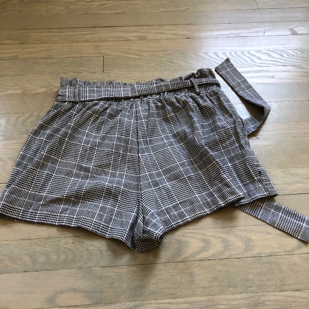 Forever 21 | Plaid Paperbag Waist Shorts - Picture 3 of 3